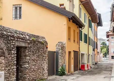 Apartamento Terratetto In Centro + Parcheggio Údine Exterior foto