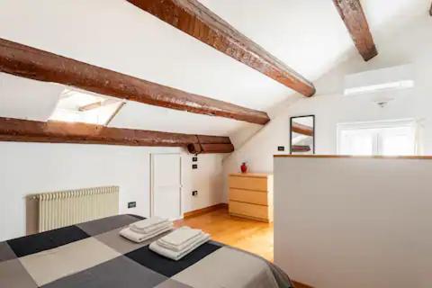 Apartamento Terratetto In Centro + Parcheggio Údine Exterior foto