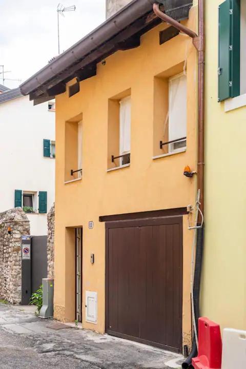 Apartamento Terratetto In Centro + Parcheggio Údine Exterior foto