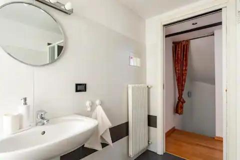 Apartamento Terratetto In Centro + Parcheggio Údine Exterior foto