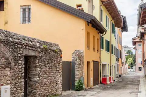 Apartamento Terratetto In Centro + Parcheggio Údine Exterior foto