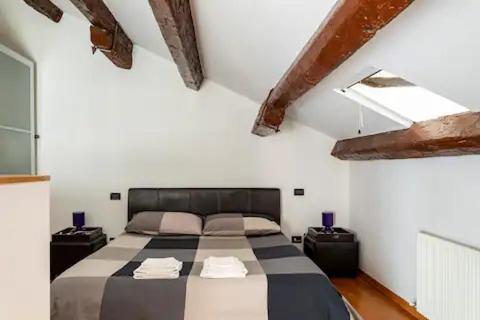 Apartamento Terratetto In Centro + Parcheggio Údine Exterior foto